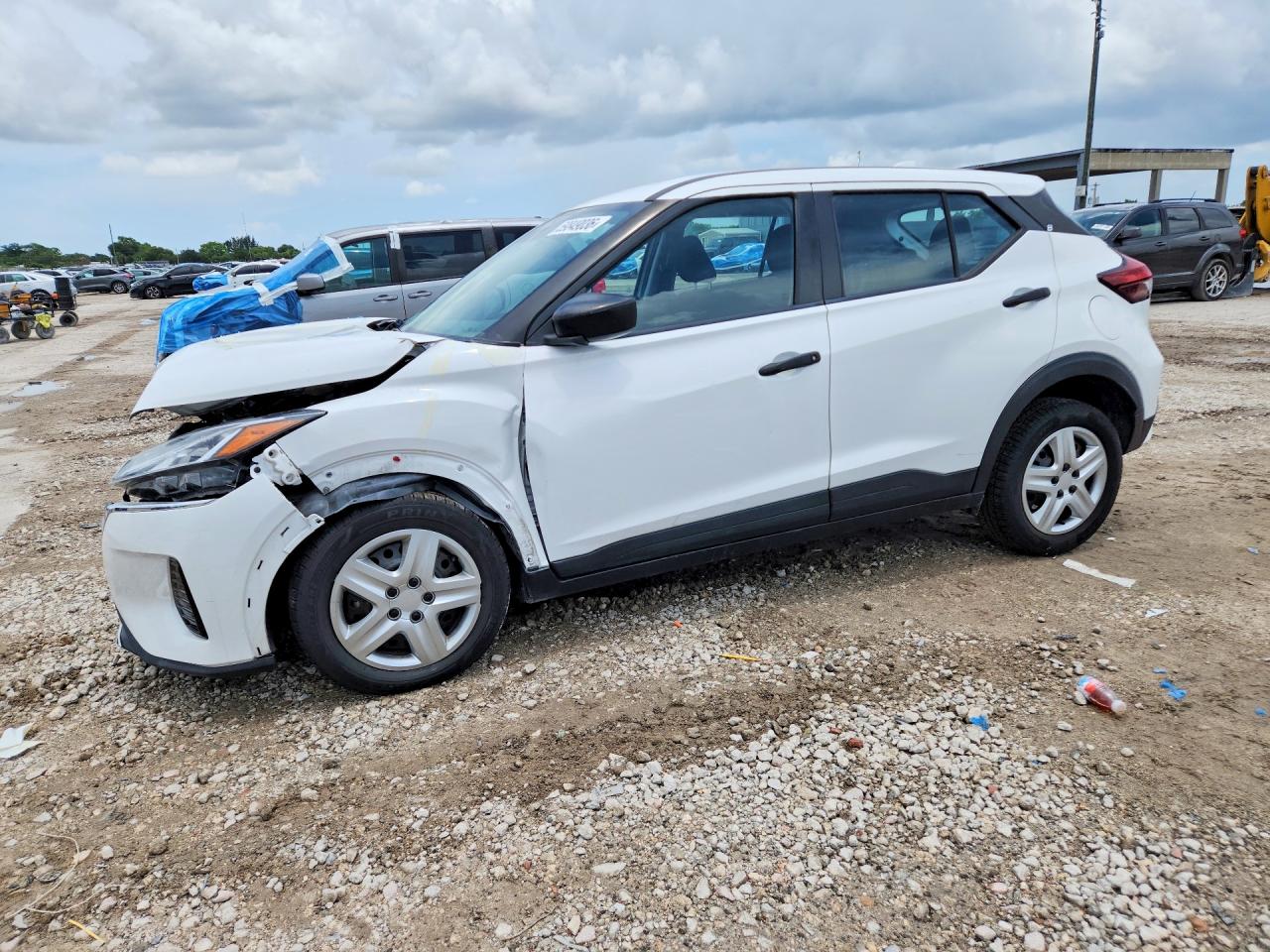 2022 NISSAN KICKS