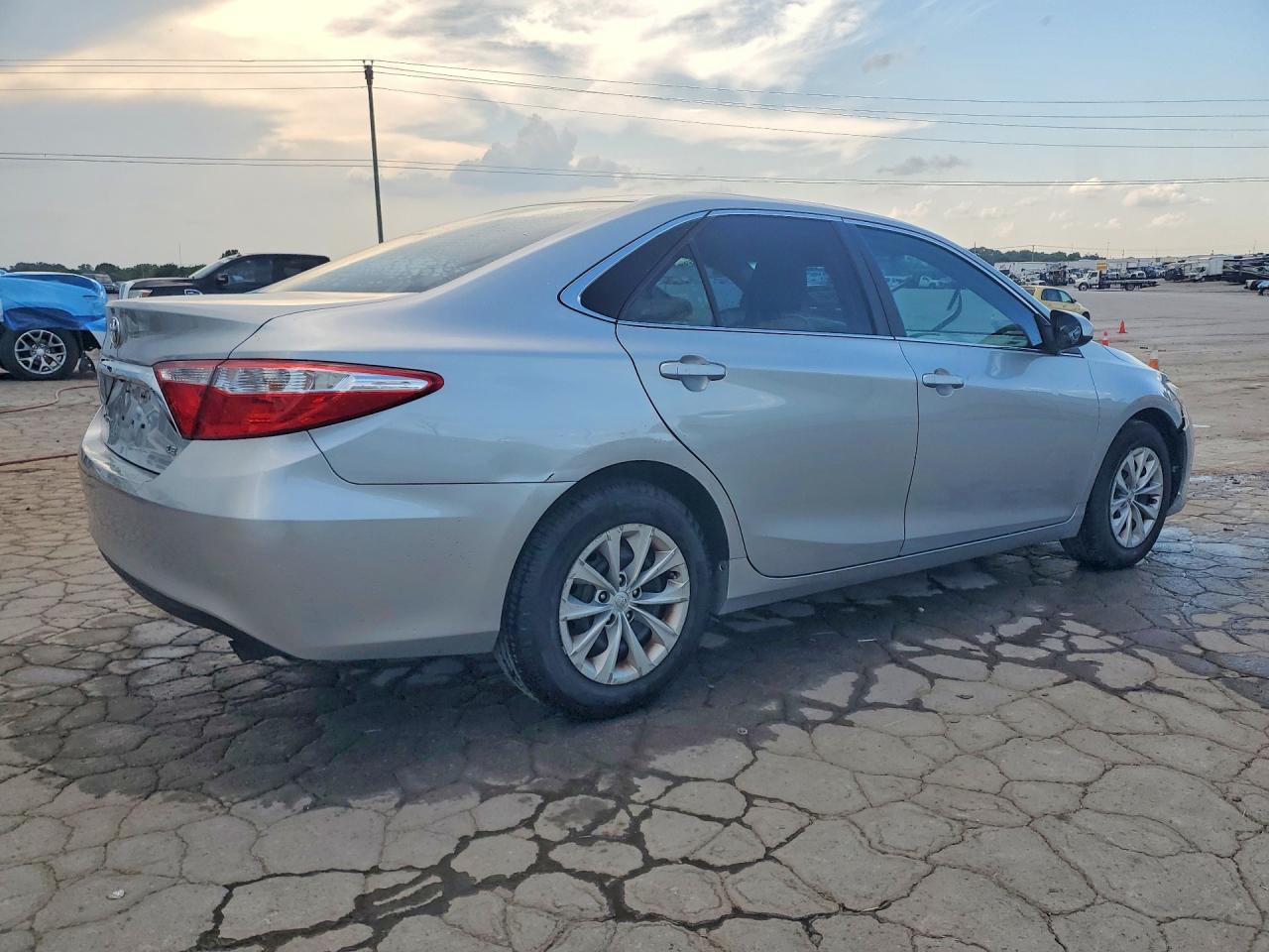 2016 TOYOTA CAMRY