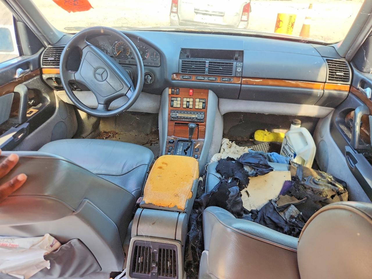1992 MERCEDES-BENZ 300-CLASS
