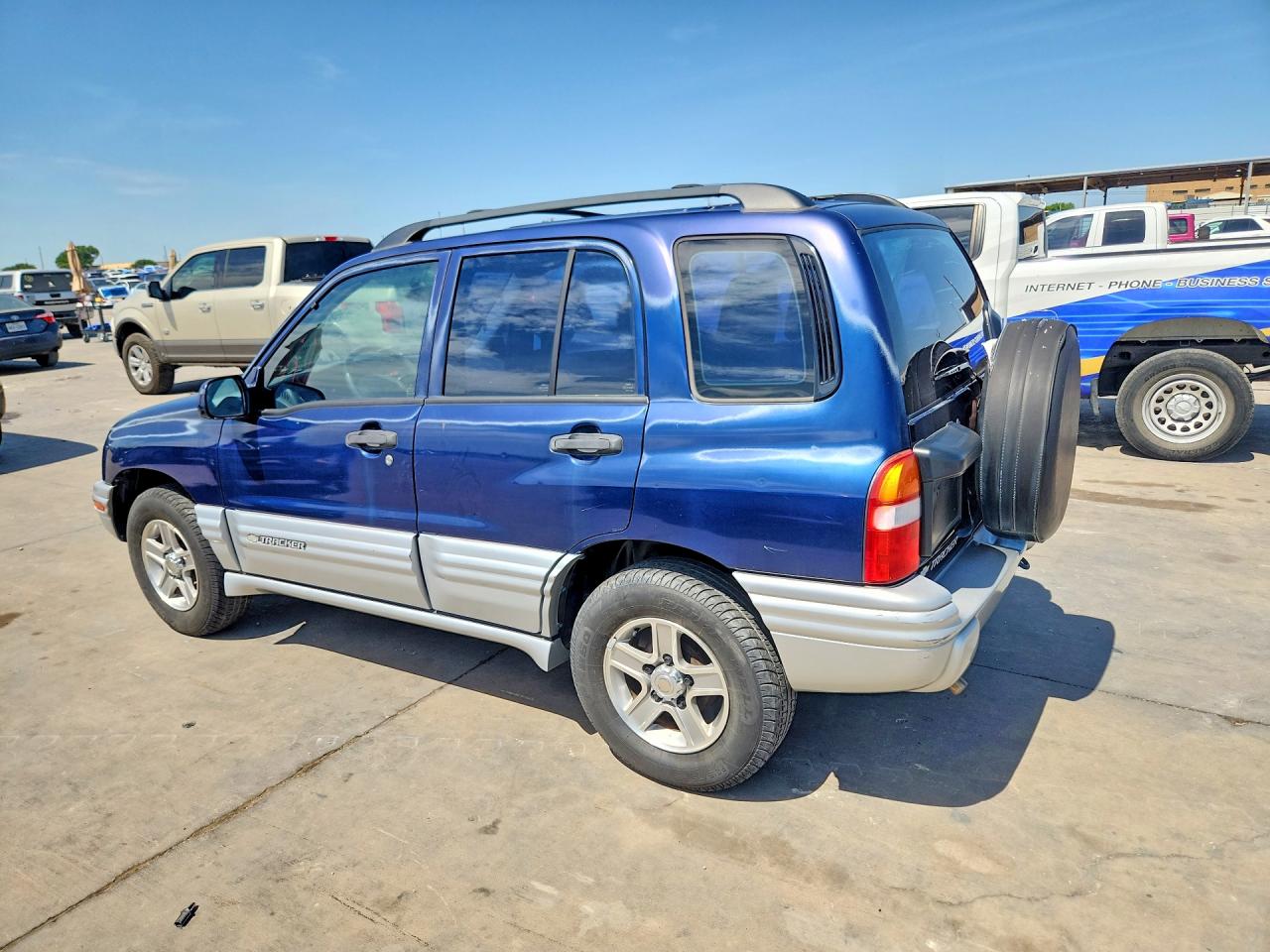 2002 CHEVROLET TRACKER