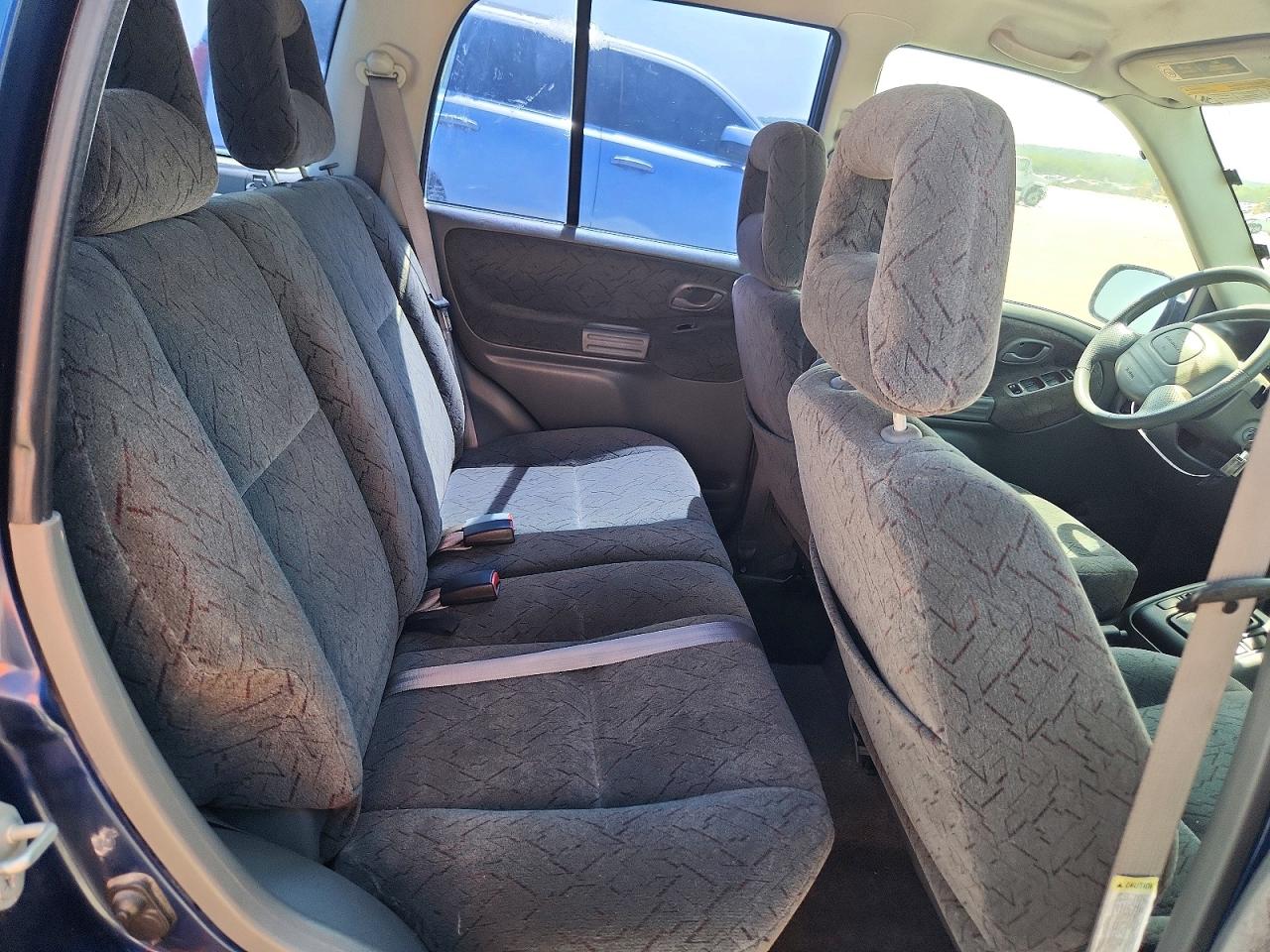 2002 CHEVROLET TRACKER