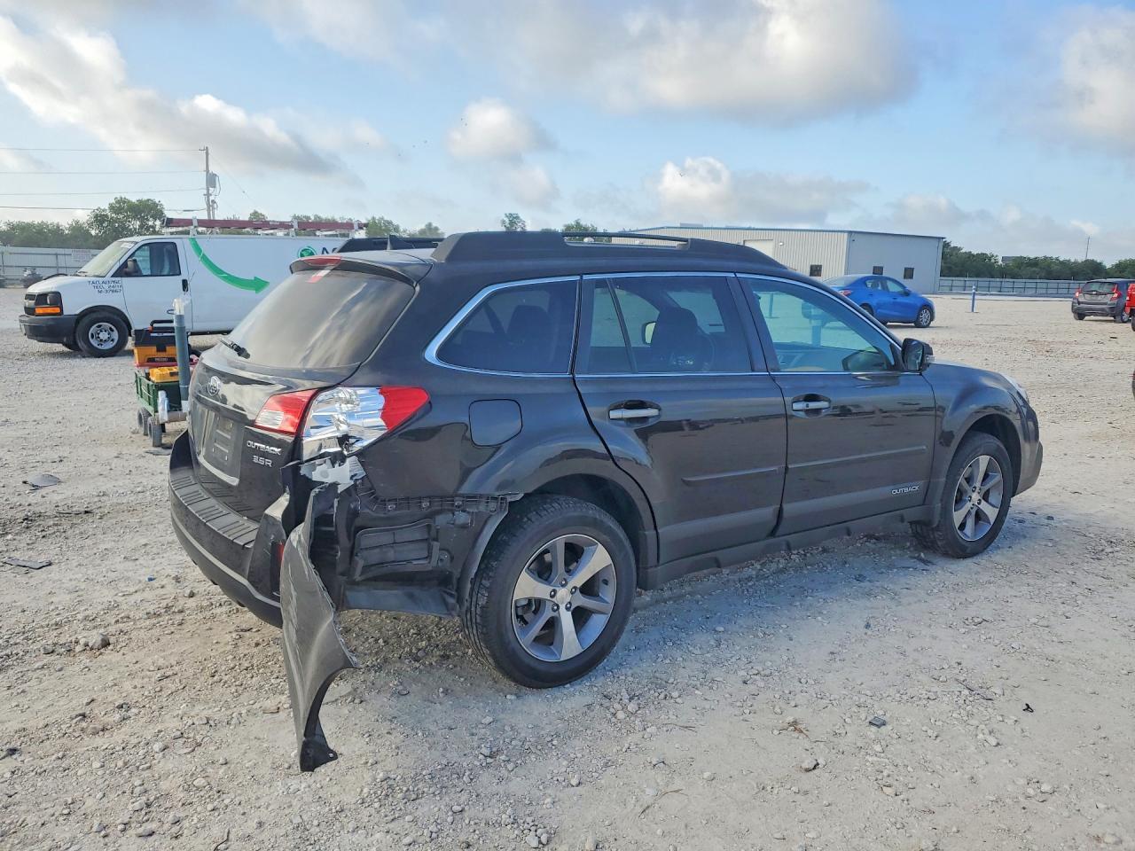 2013 SUBARU OUTBACK