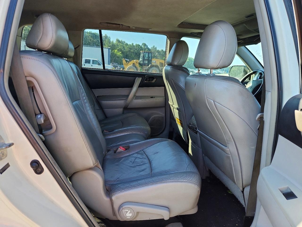 2011 TOYOTA HIGHLANDER