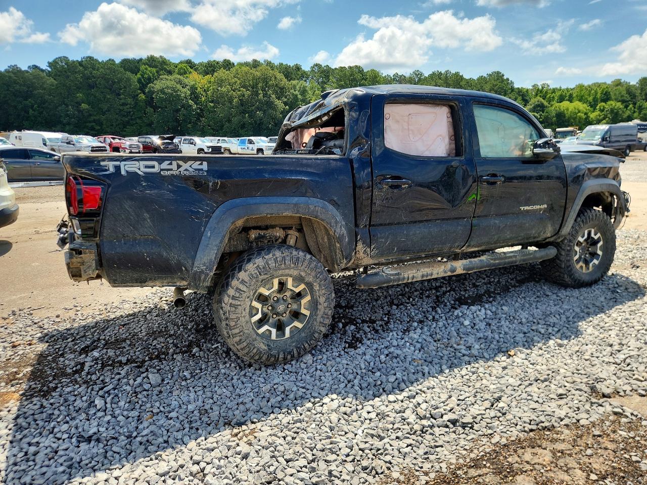 2017 TOYOTA TACOMA