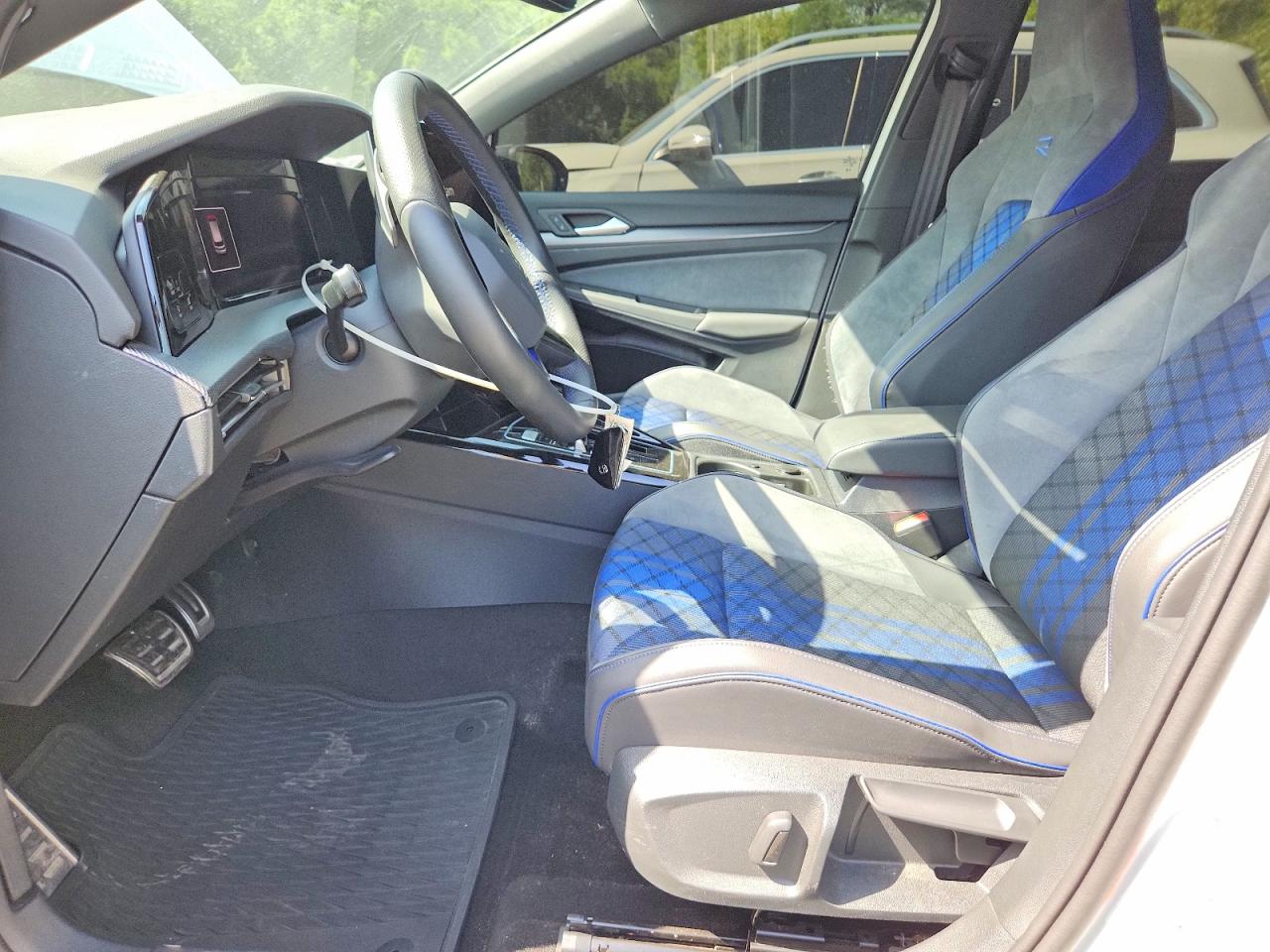 2025 VOLKSWAGEN GOLF