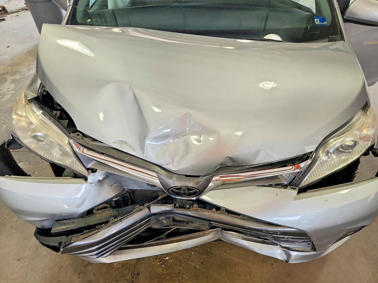 2019 TOYOTA SIENNA