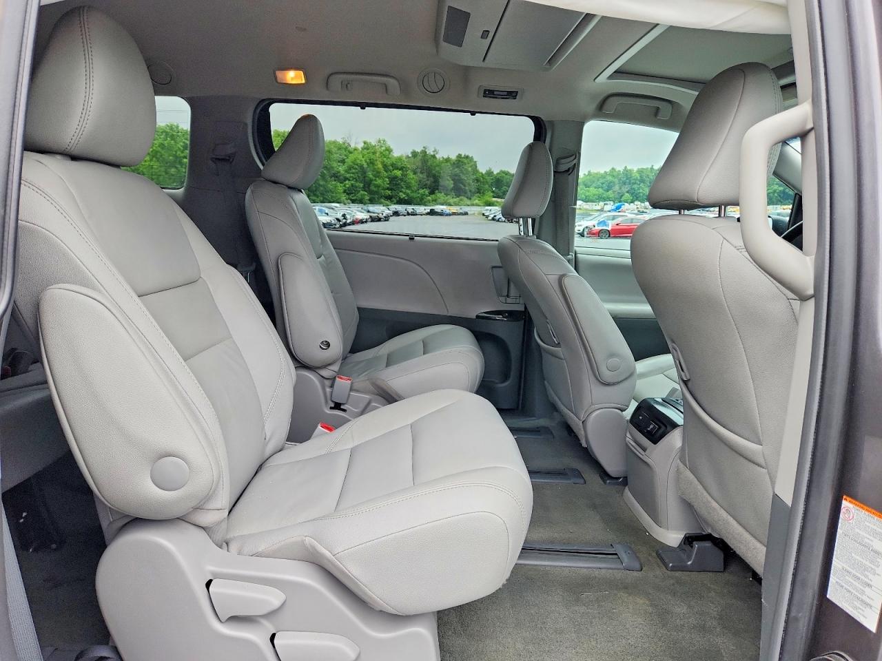 2017 TOYOTA SIENNA