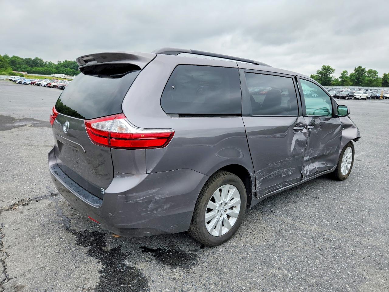 2017 TOYOTA SIENNA