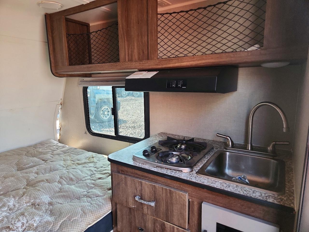 2019 TRAVLITE RAYZR