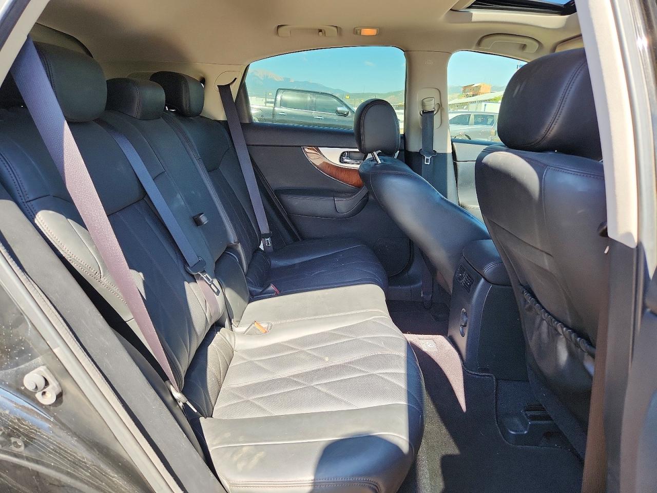2011 INFINITI FX35