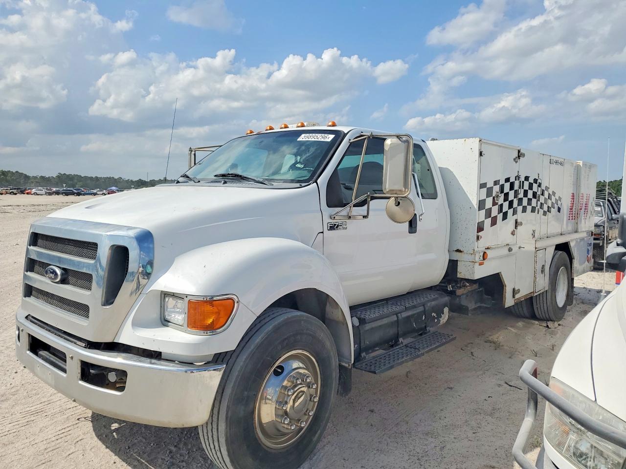 2012 FORD F750