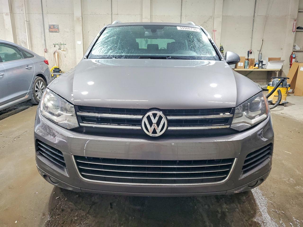 2013 VOLKSWAGEN TOUAREG