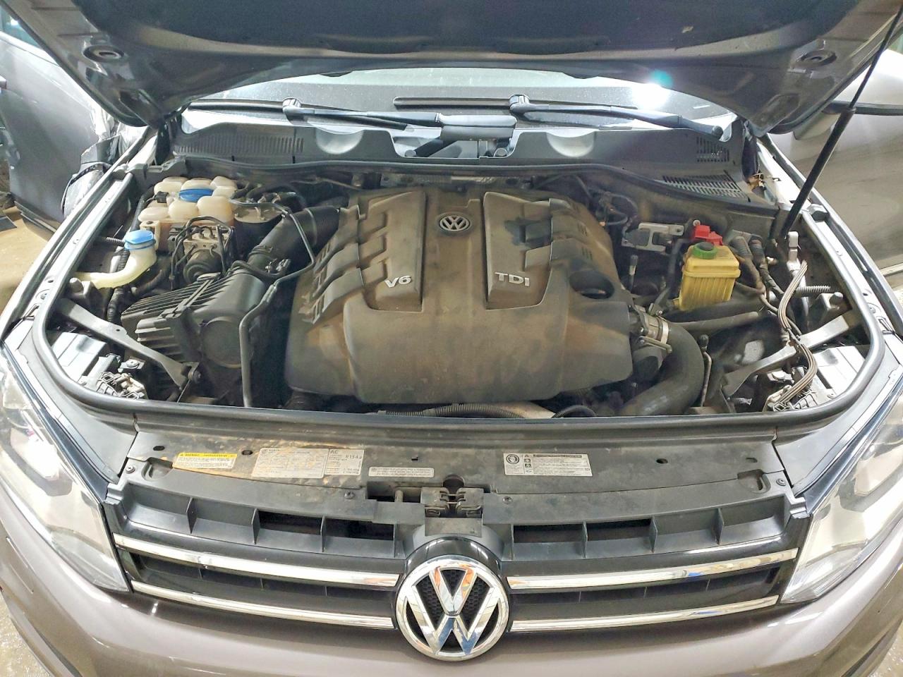 2013 VOLKSWAGEN TOUAREG