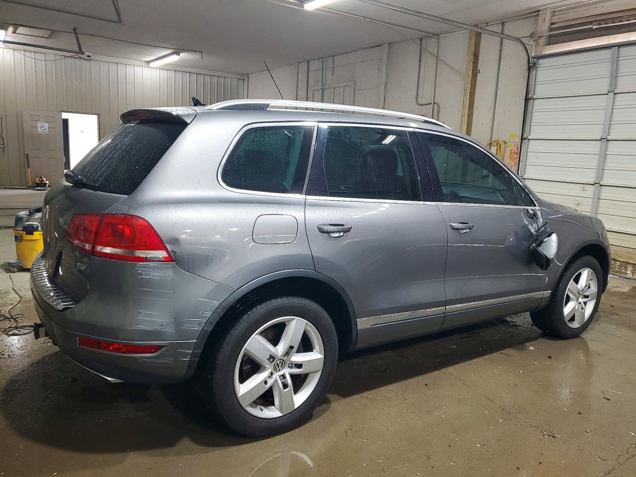 2013 VOLKSWAGEN TOUAREG