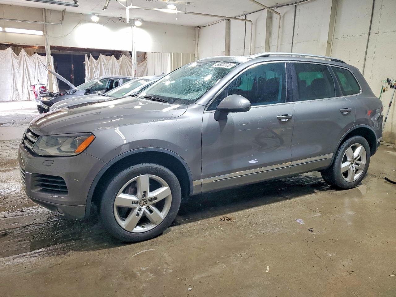 2013 VOLKSWAGEN TOUAREG