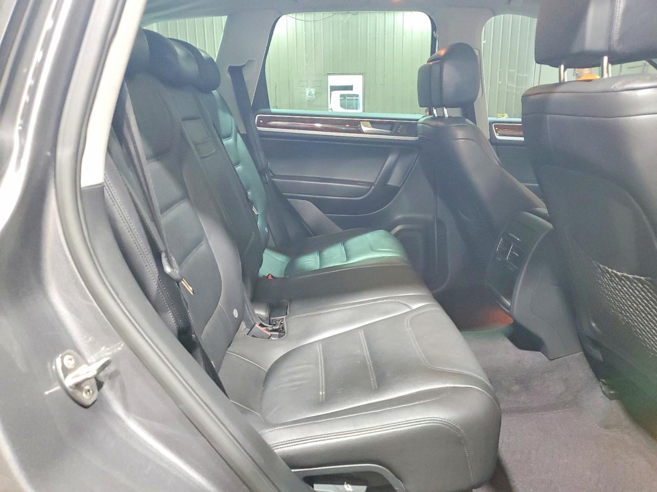 2013 VOLKSWAGEN TOUAREG