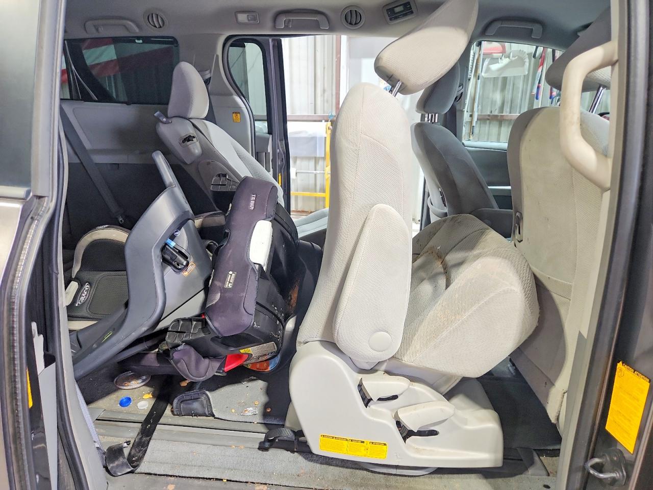2013 TOYOTA SIENNA