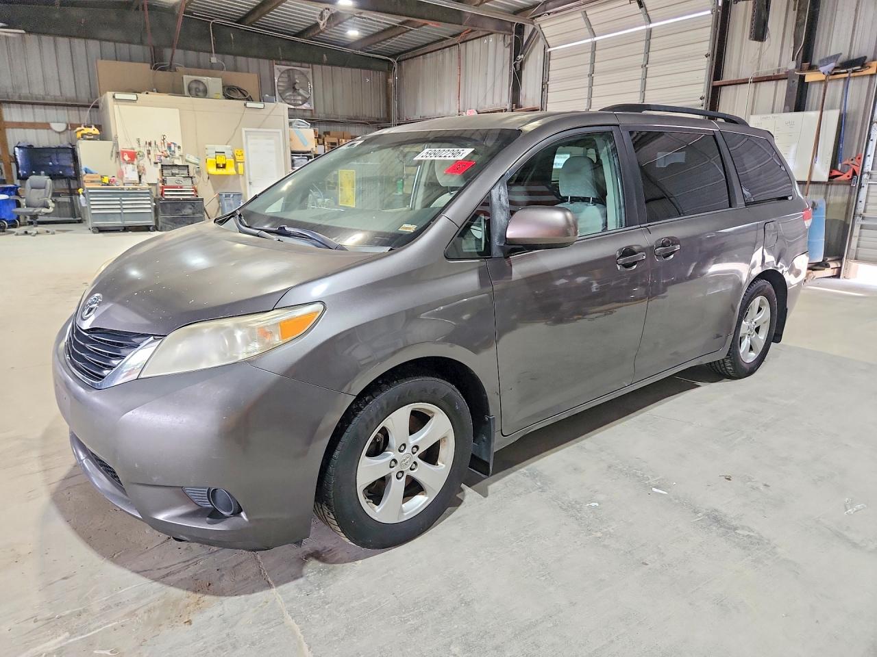 2013 TOYOTA SIENNA