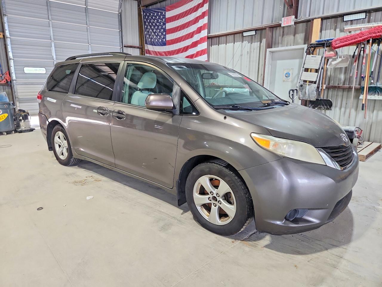 2013 TOYOTA SIENNA