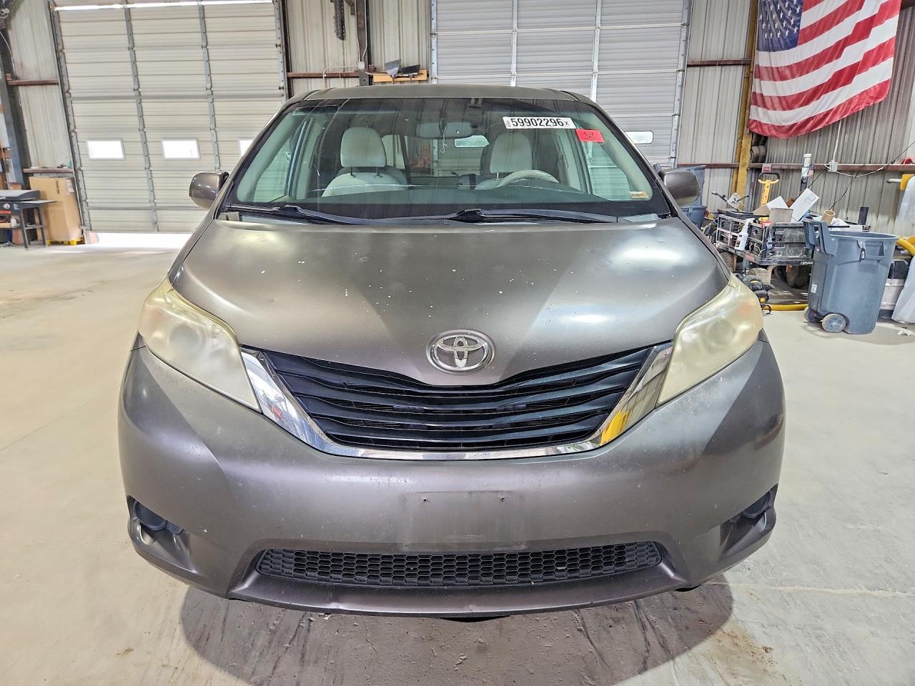 2013 TOYOTA SIENNA