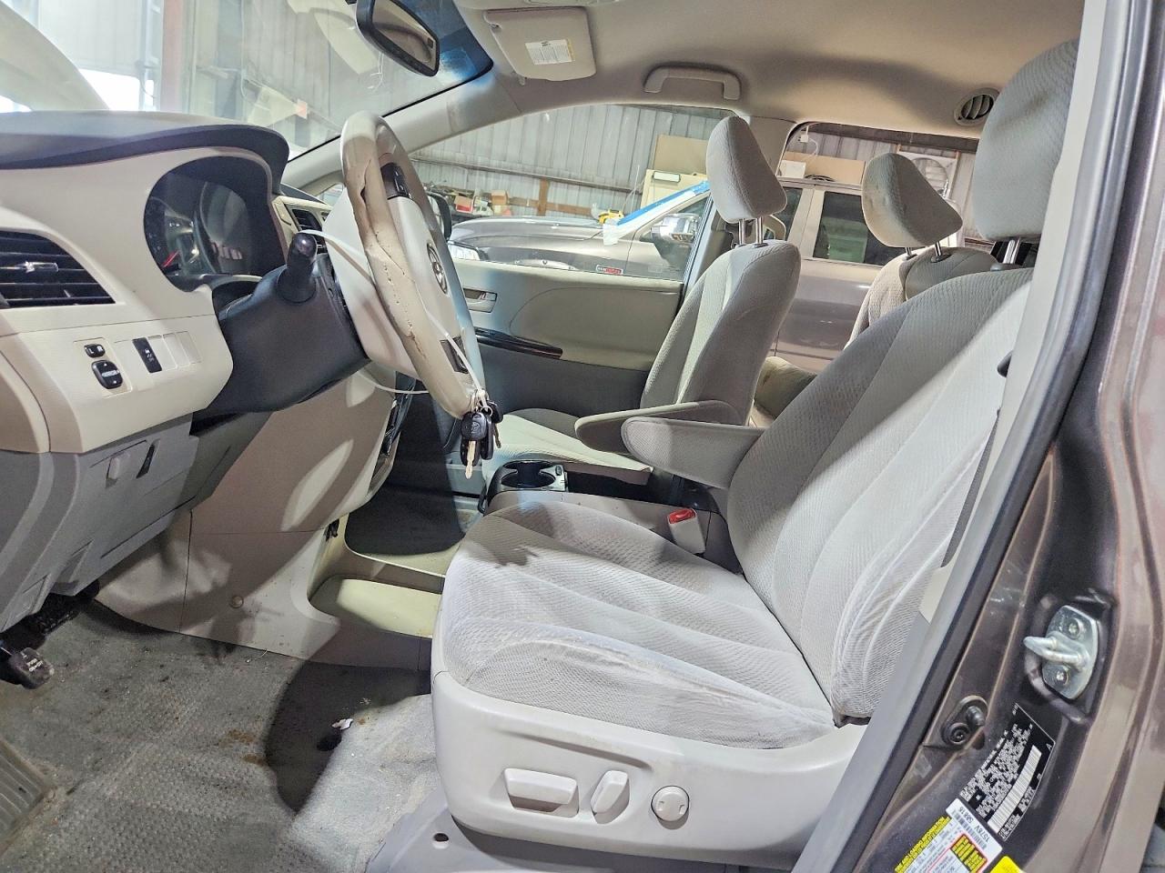 2013 TOYOTA SIENNA