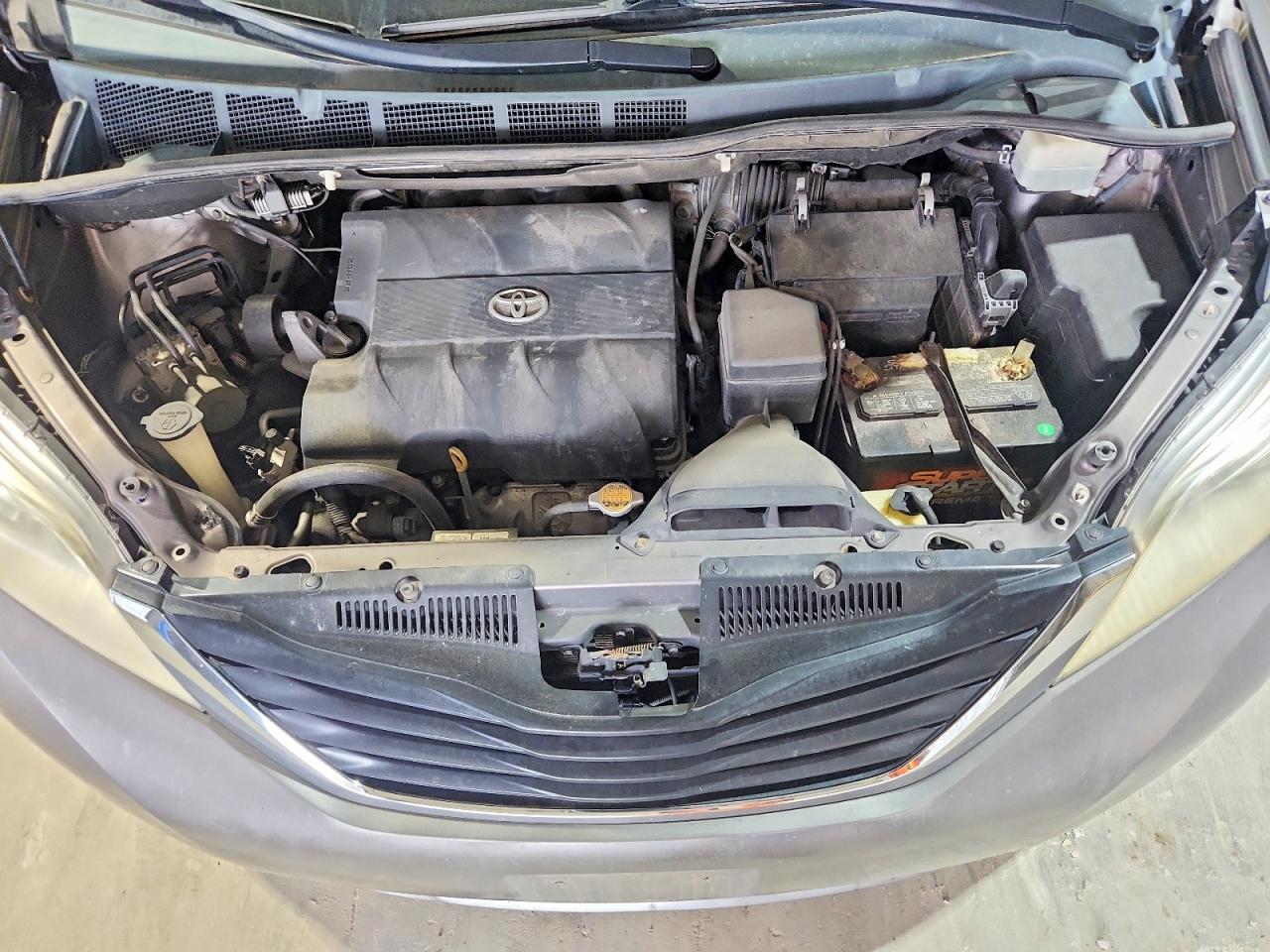 2013 TOYOTA SIENNA