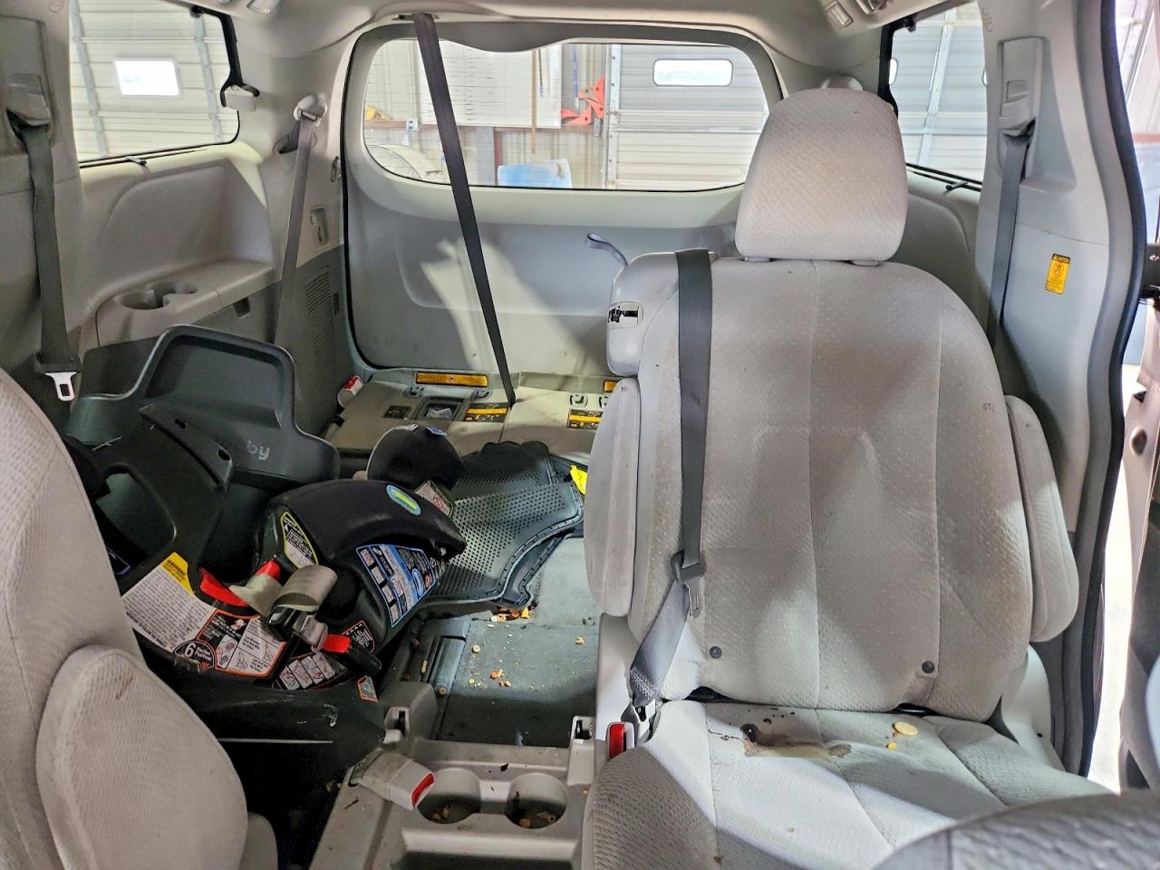 2013 TOYOTA SIENNA