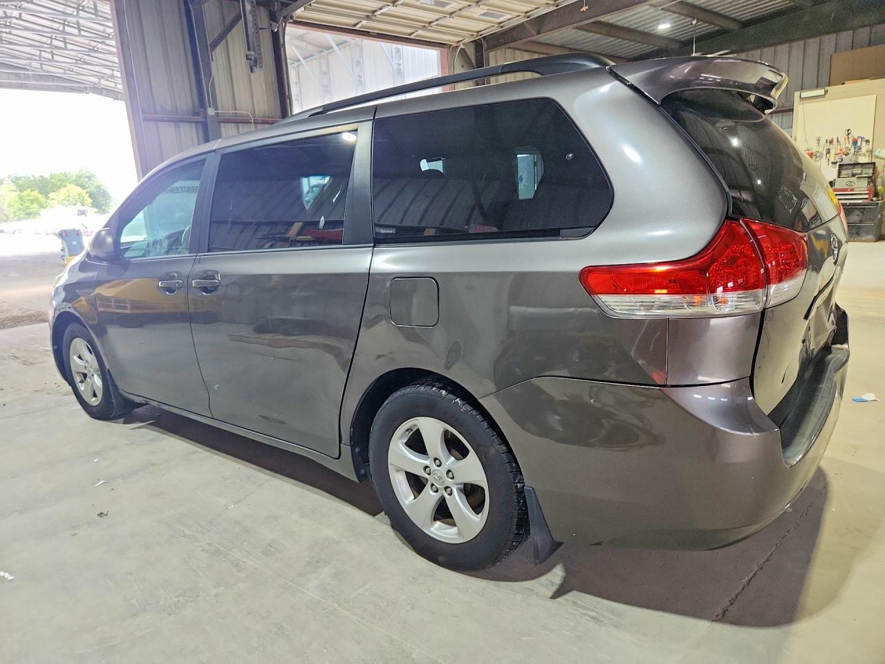 2013 TOYOTA SIENNA