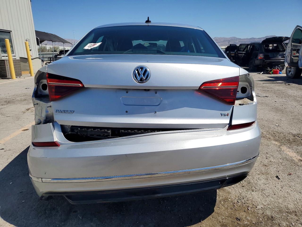 2018 VOLKSWAGEN PASSAT
