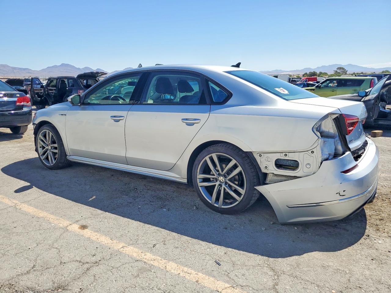 2018 VOLKSWAGEN PASSAT