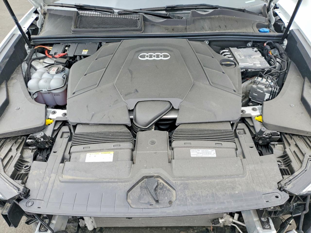 2023 AUDI Q8