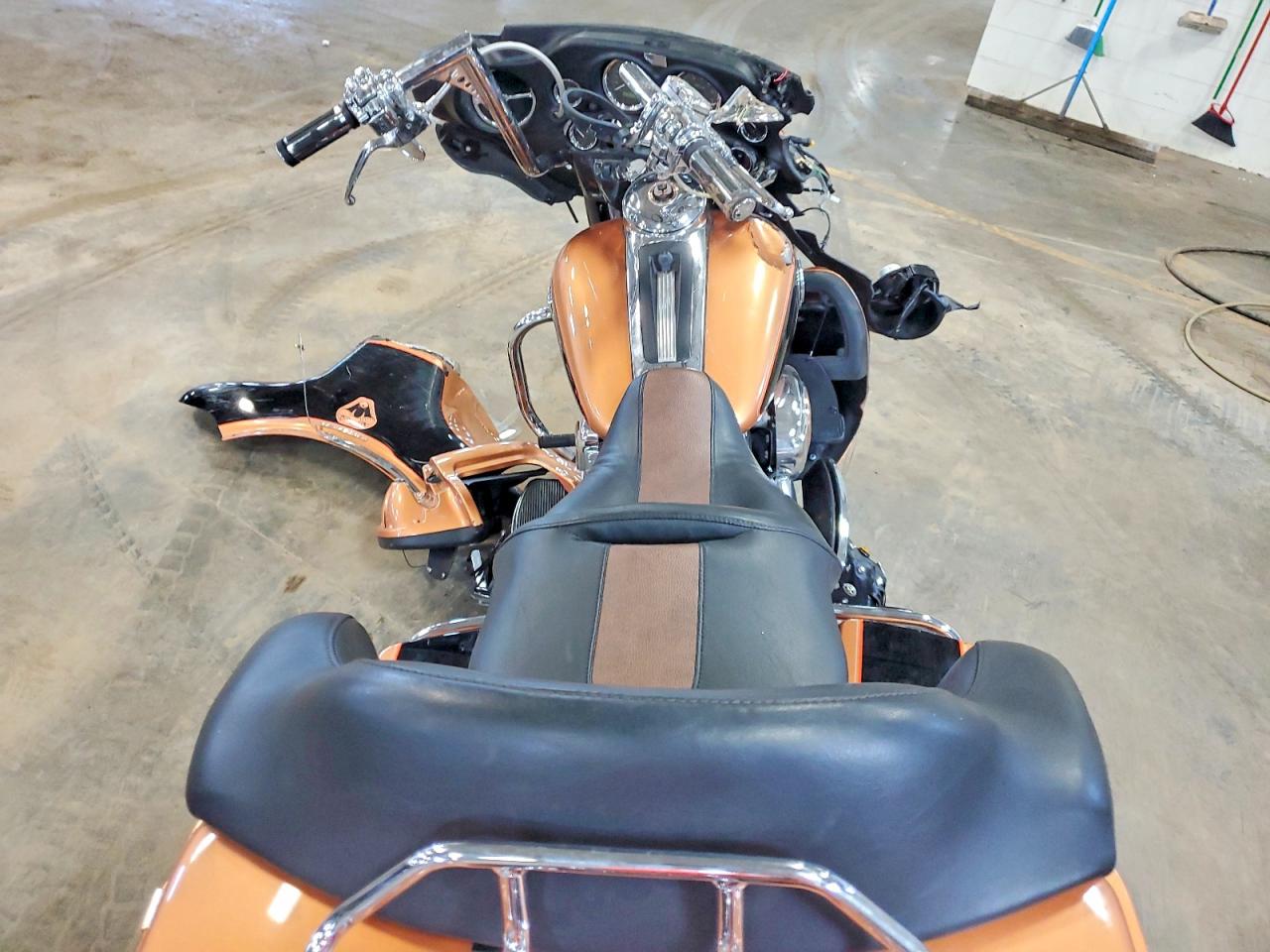 2008 HARLEY-DAVIDSON FLHTCUI 10