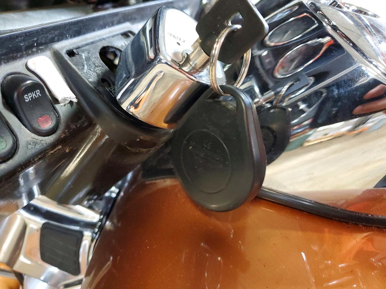 2008 HARLEY-DAVIDSON FLHTCUI 10