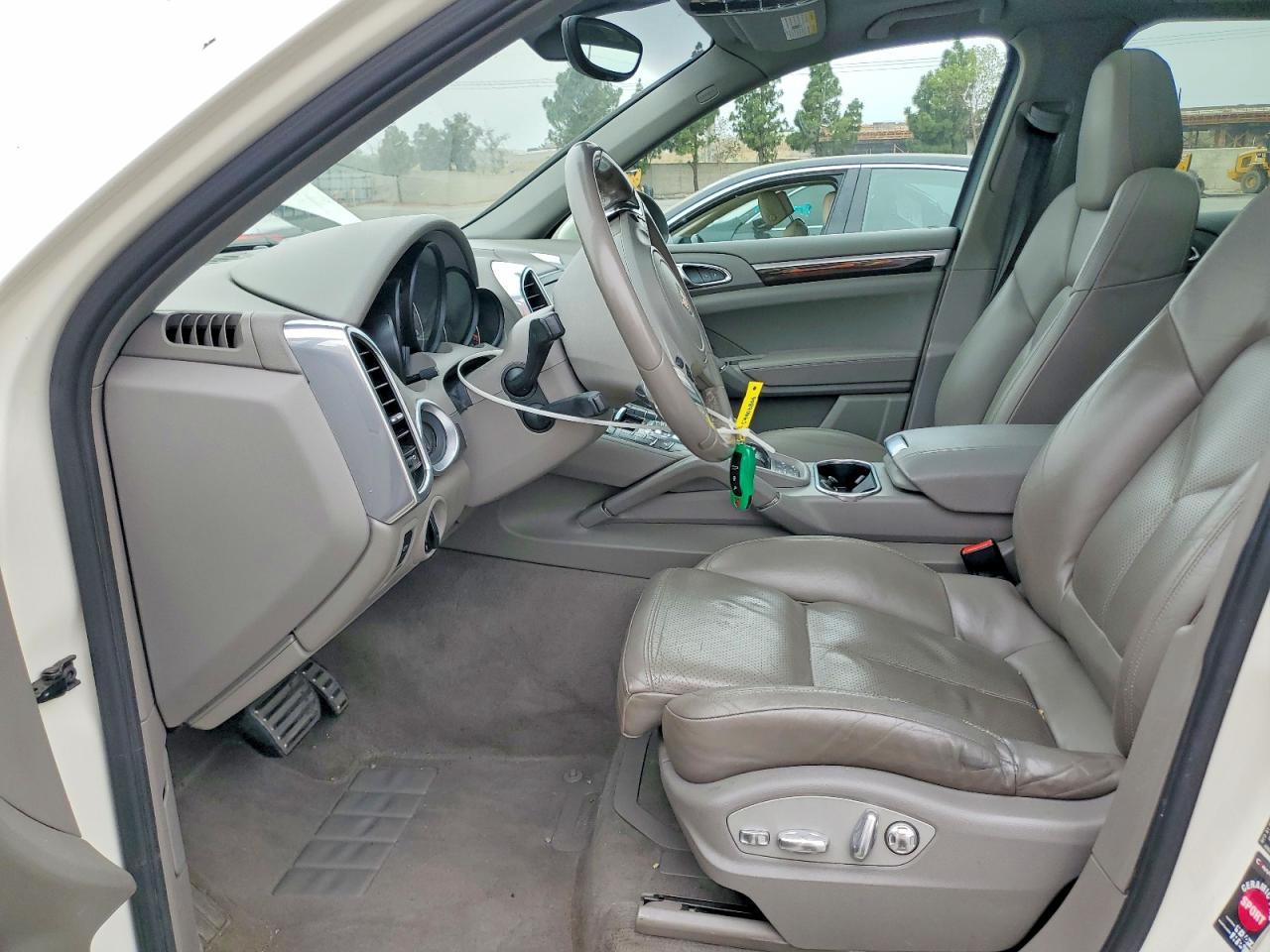 2012 PORSCHE CAYENNE