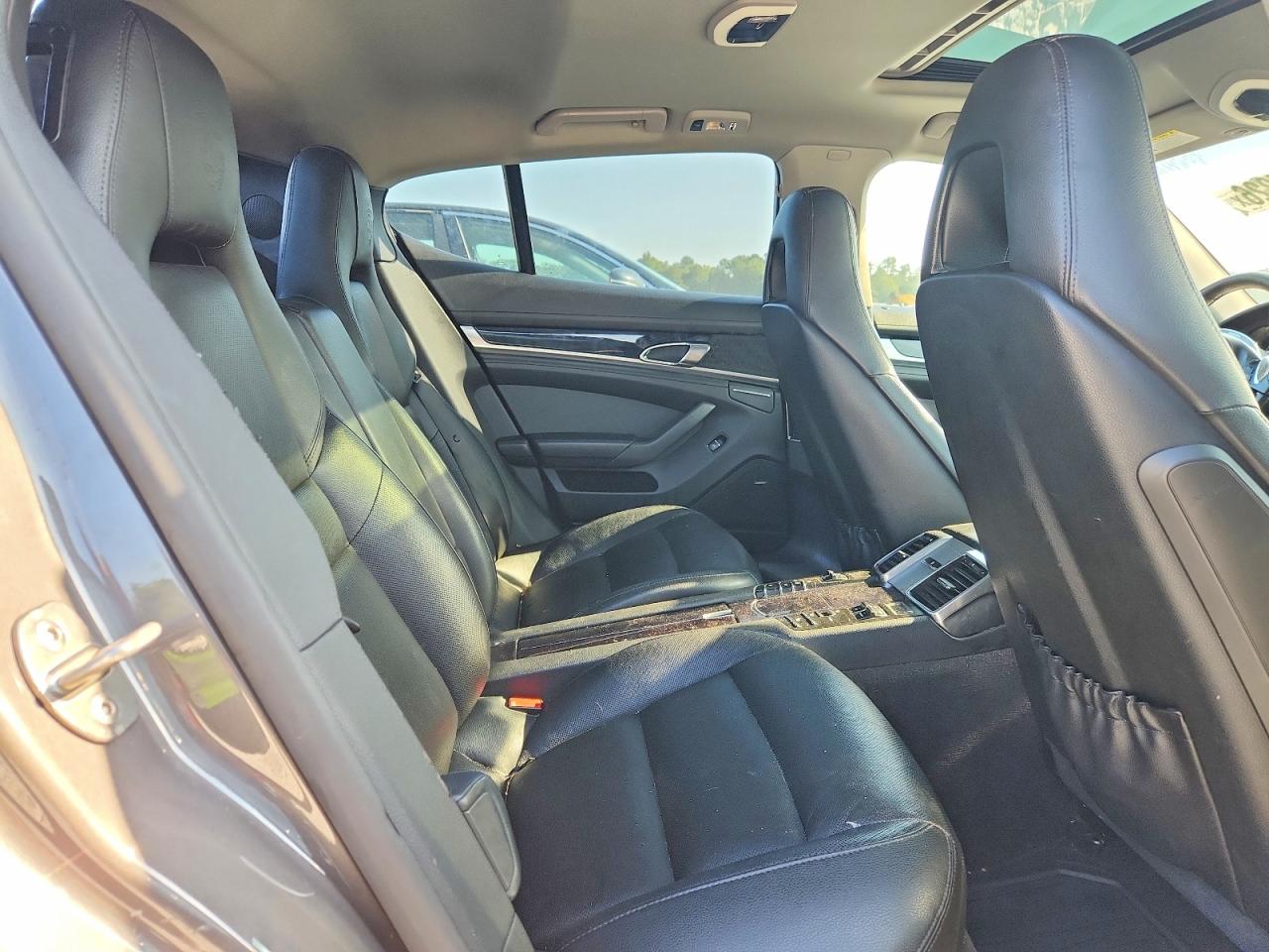 2016 PORSCHE PANAMERA