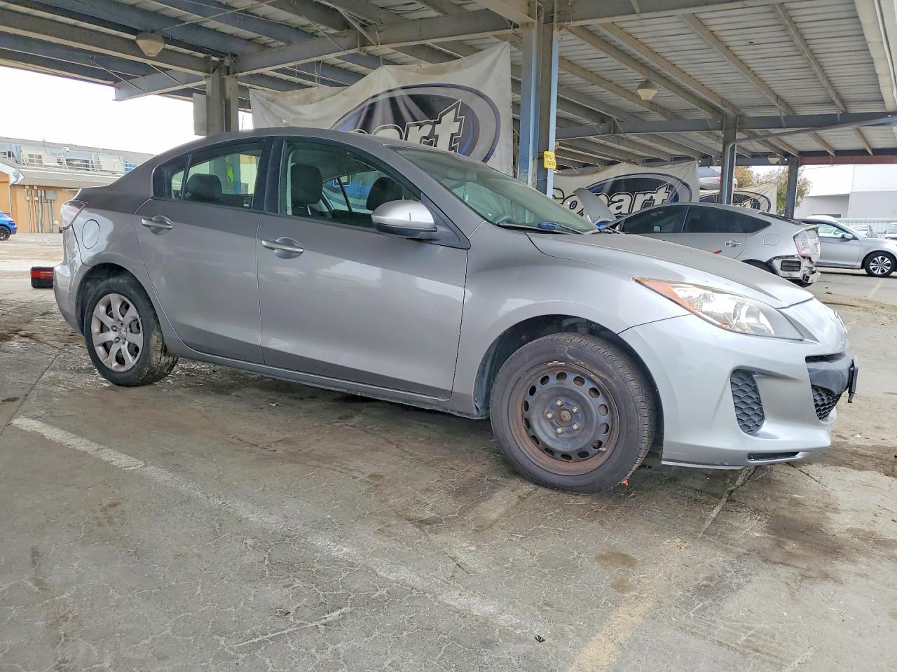 2013 MAZDA 3