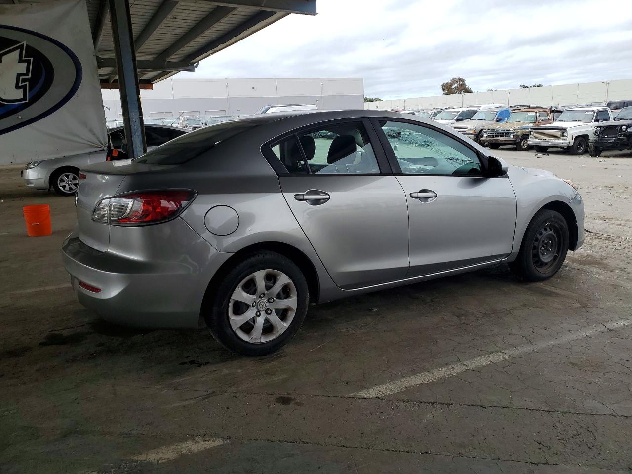 2013 MAZDA 3