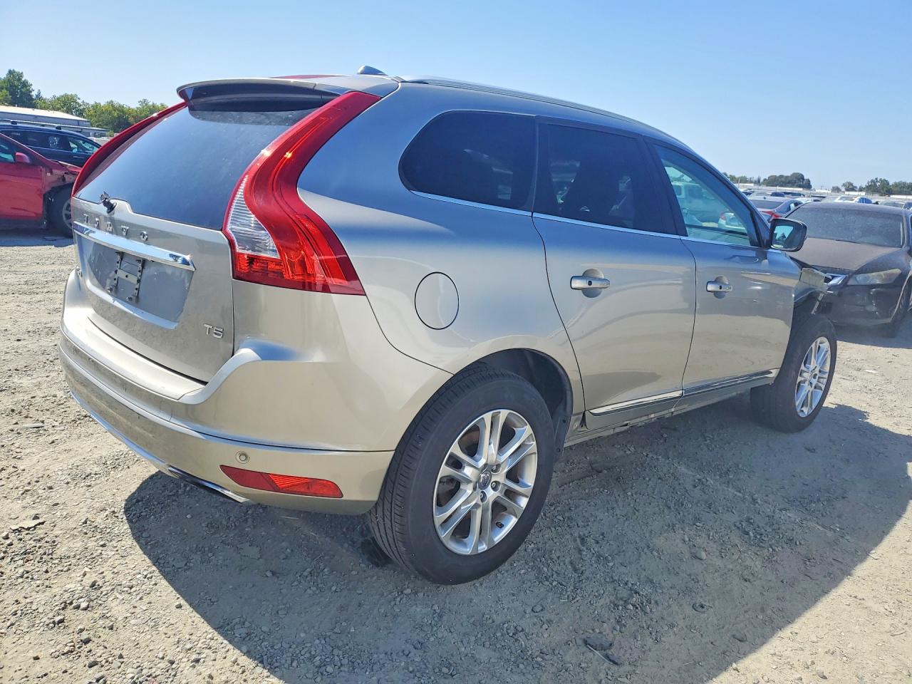 2015 VOLVO XC60