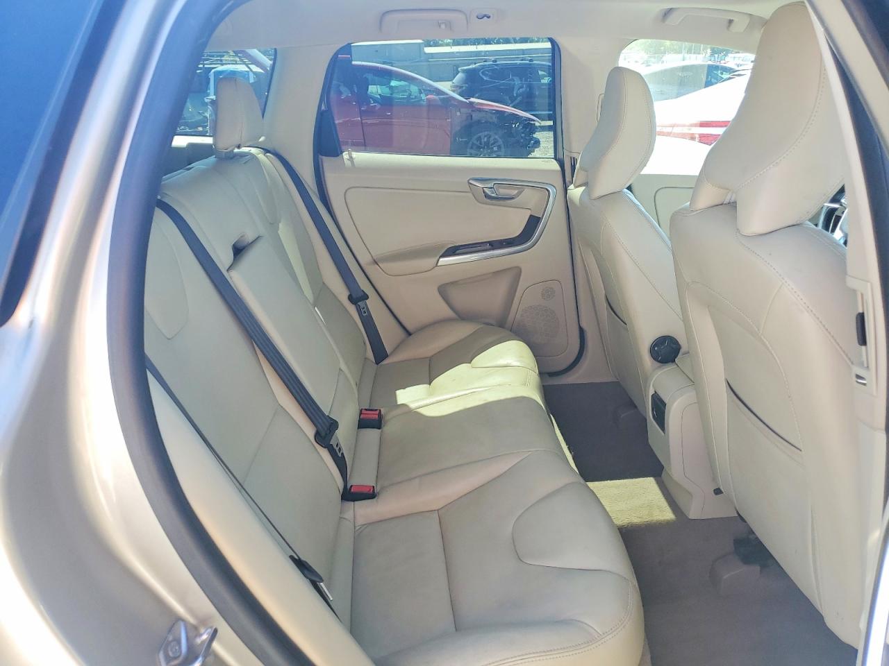 2015 VOLVO XC60