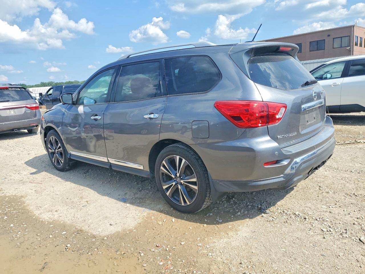 2017 NISSAN PATHFINDER