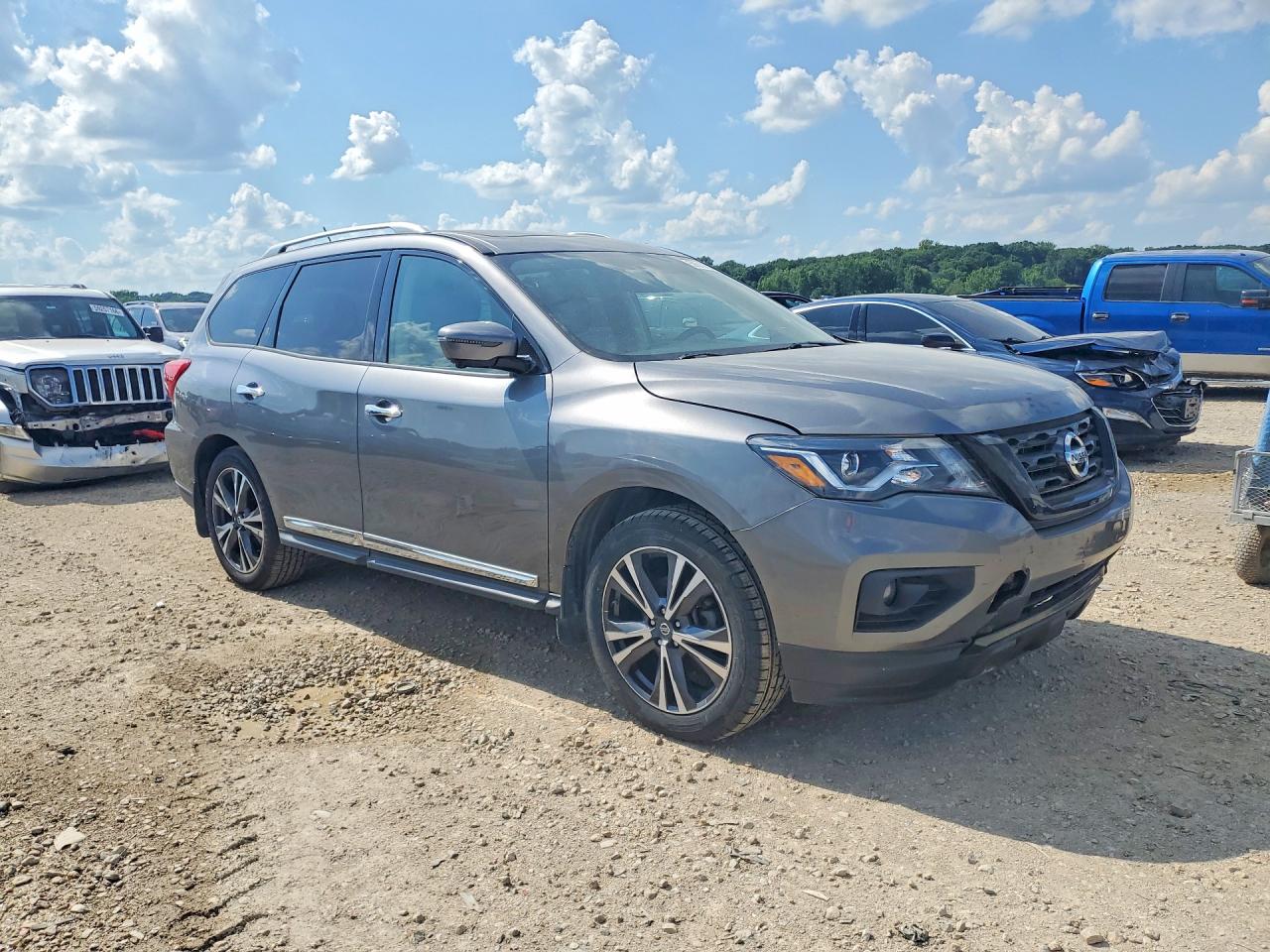 2017 NISSAN PATHFINDER