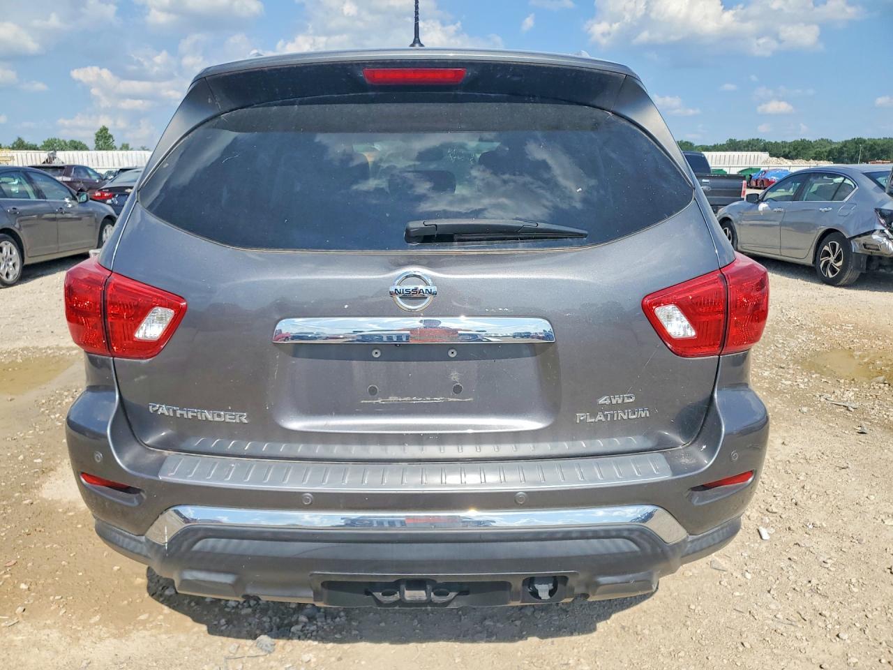 2017 NISSAN PATHFINDER