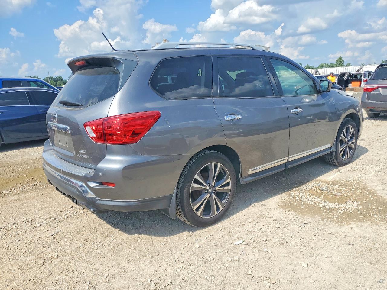 2017 NISSAN PATHFINDER