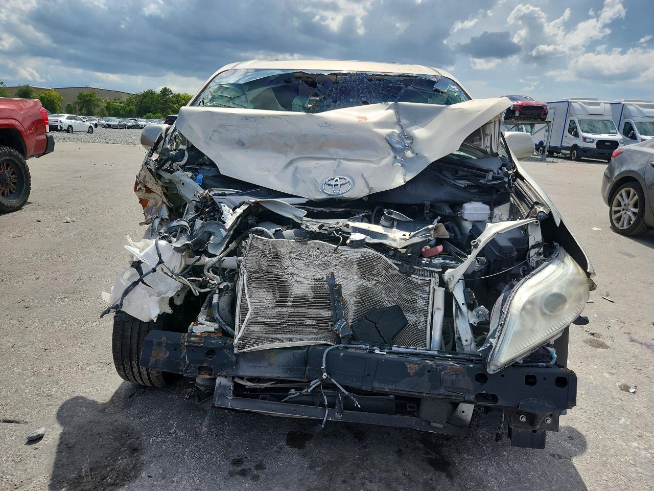 2015 TOYOTA SIENNA