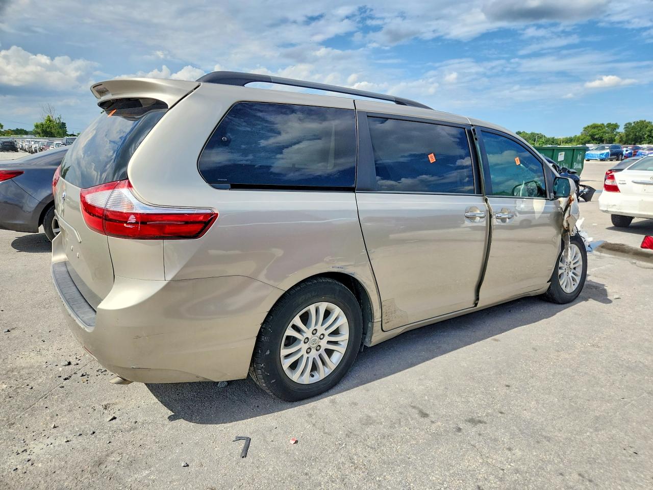 2015 TOYOTA SIENNA