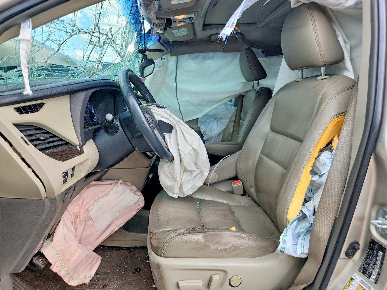 2015 TOYOTA SIENNA