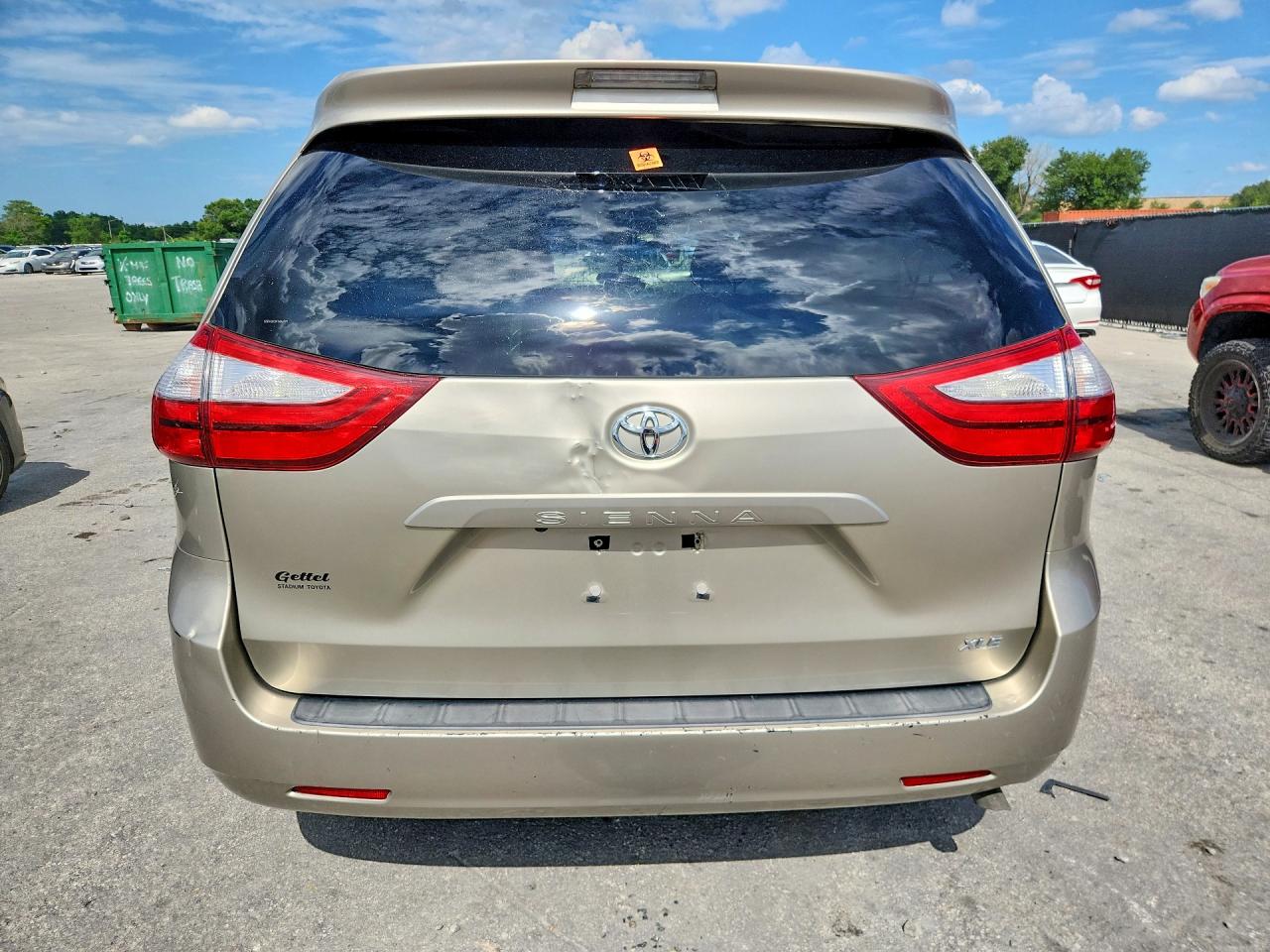 2015 TOYOTA SIENNA