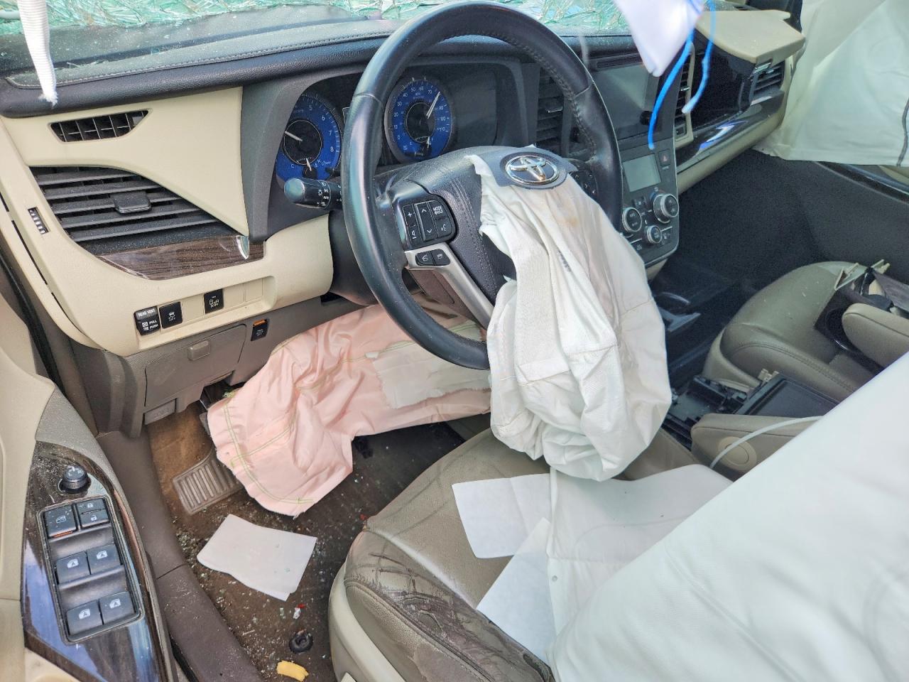 2015 TOYOTA SIENNA