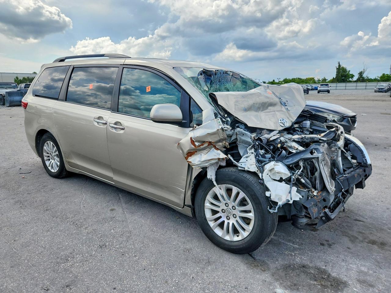 2015 TOYOTA SIENNA