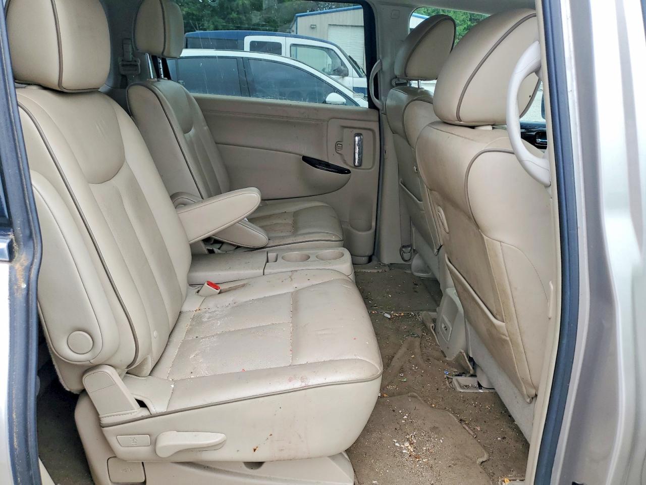 2011 NISSAN QUEST